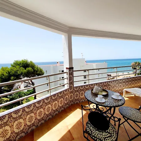 Апартаменты Luna Seafront *