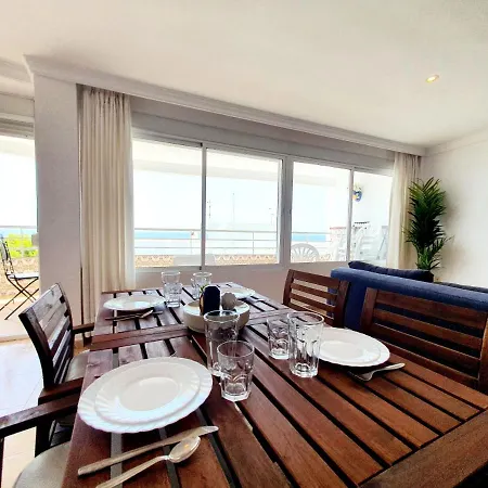 Luna Seafront Апартаменты