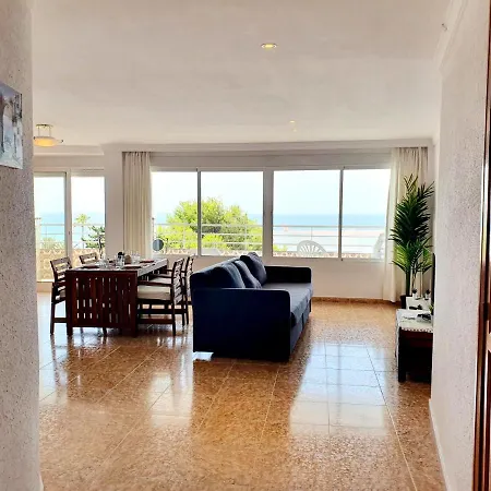 Апартаменты Luna Seafront *